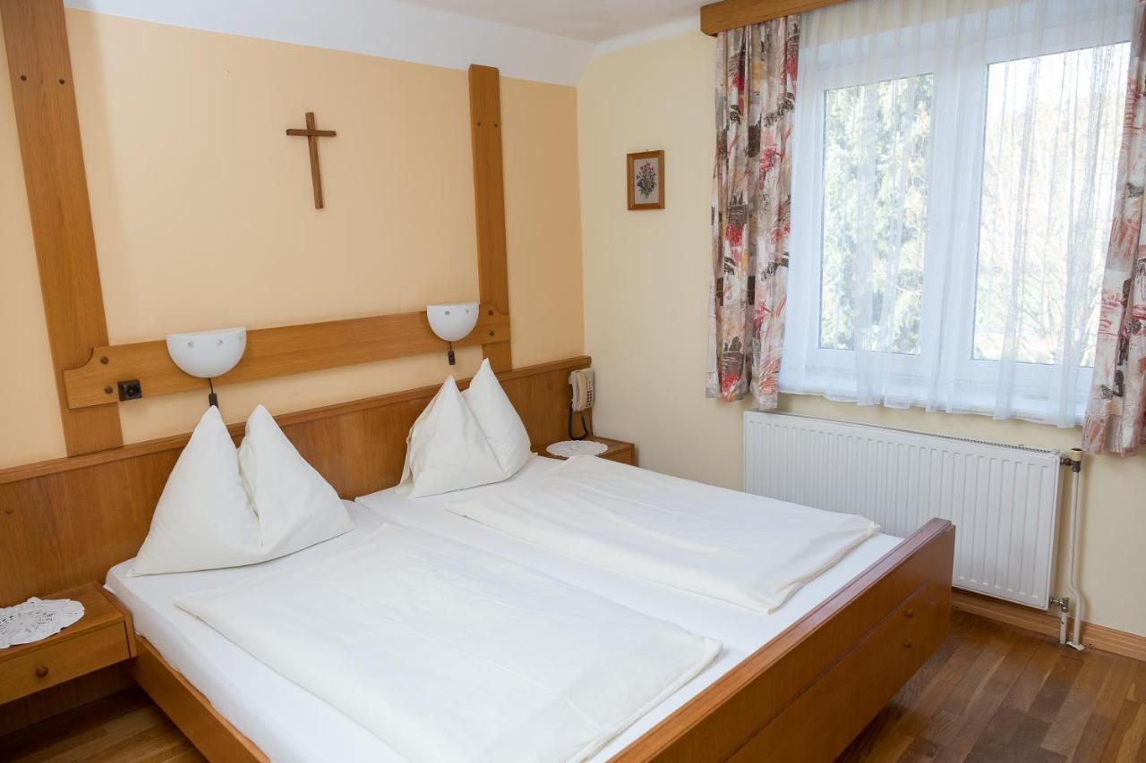 Bed and Breakfast Rosslwirt-Rast Strass im Attergau Pokoj fotografie